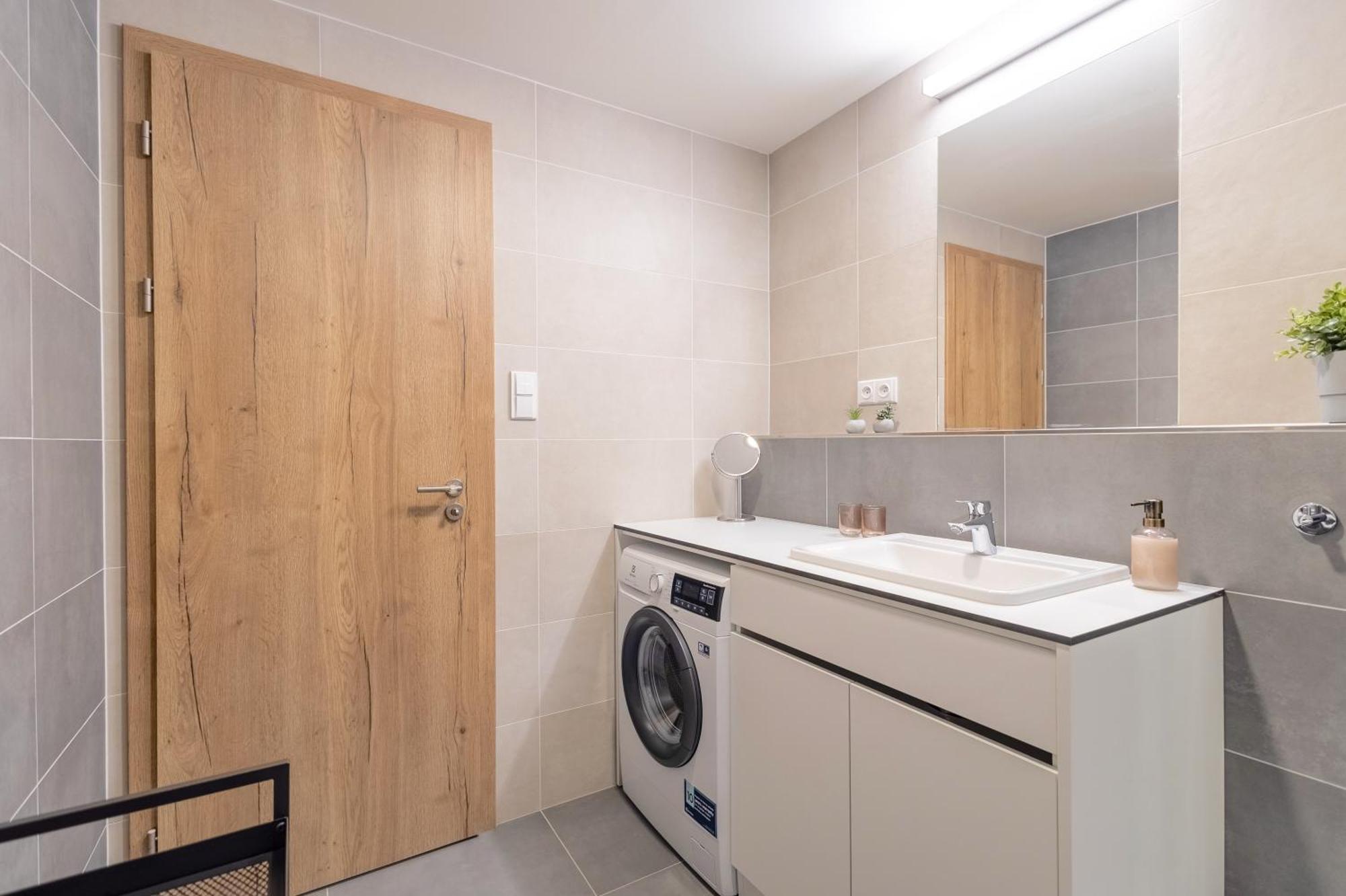 Appartamento Bright 2br - 7th Floor, Balcony, Free Parking By Gravity *