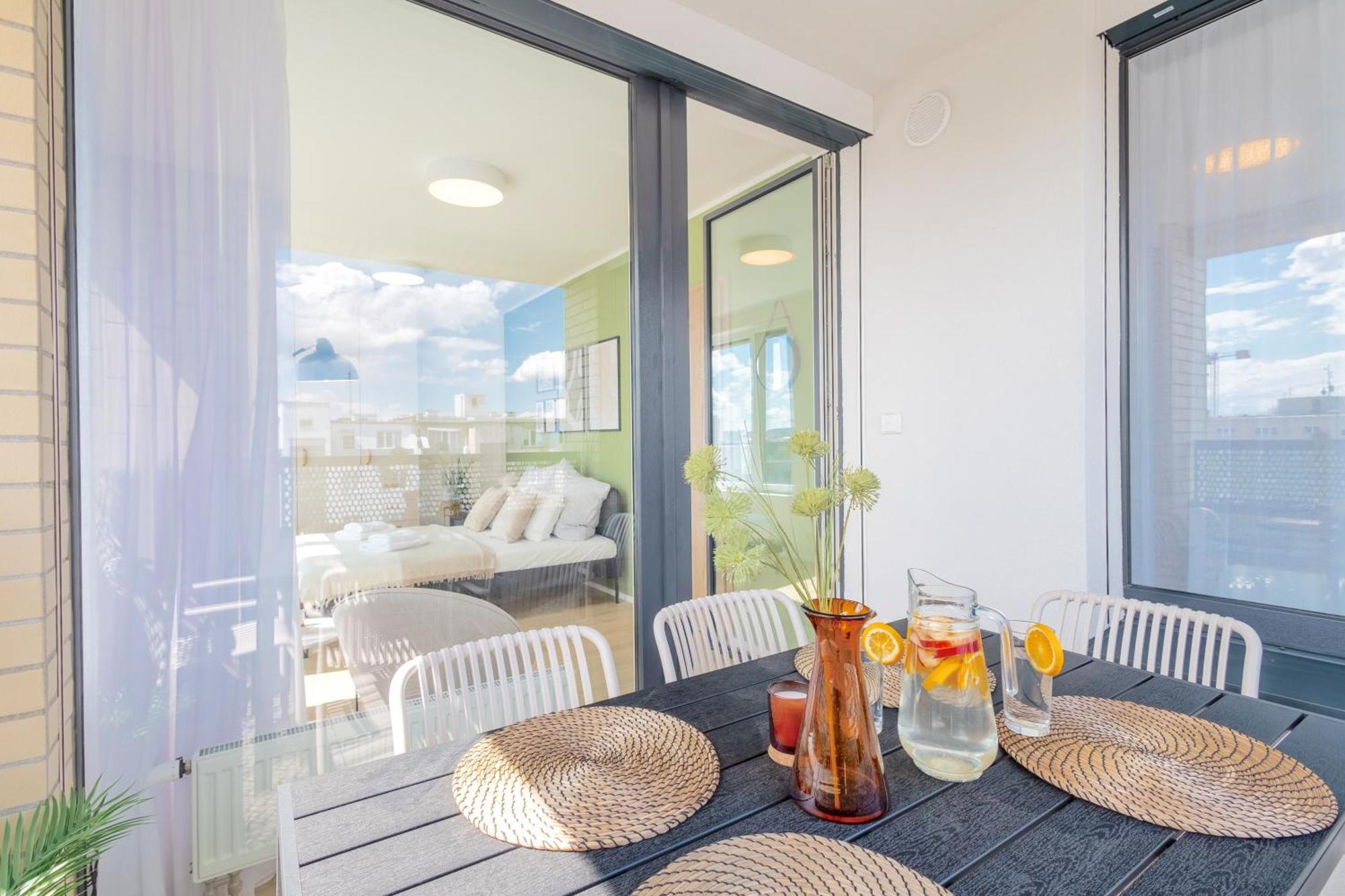 Bright 2br - 7th Floor, Balcony, Free Parking By Gravity Appartamento