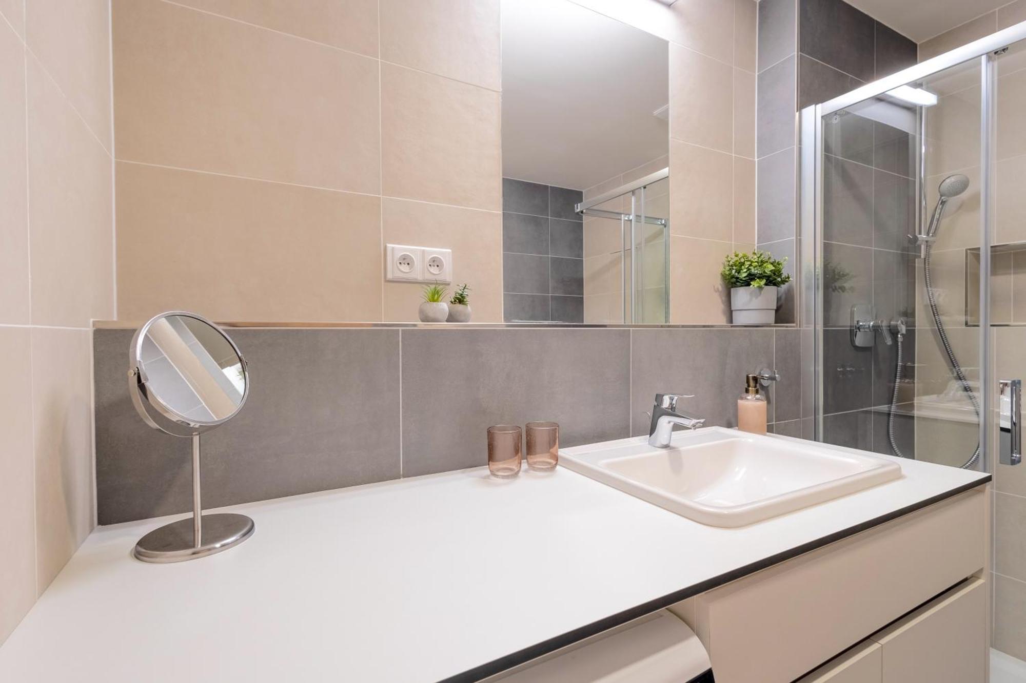 Appartamento Bright 2br - 7th Floor, Balcony, Free Parking By Gravity