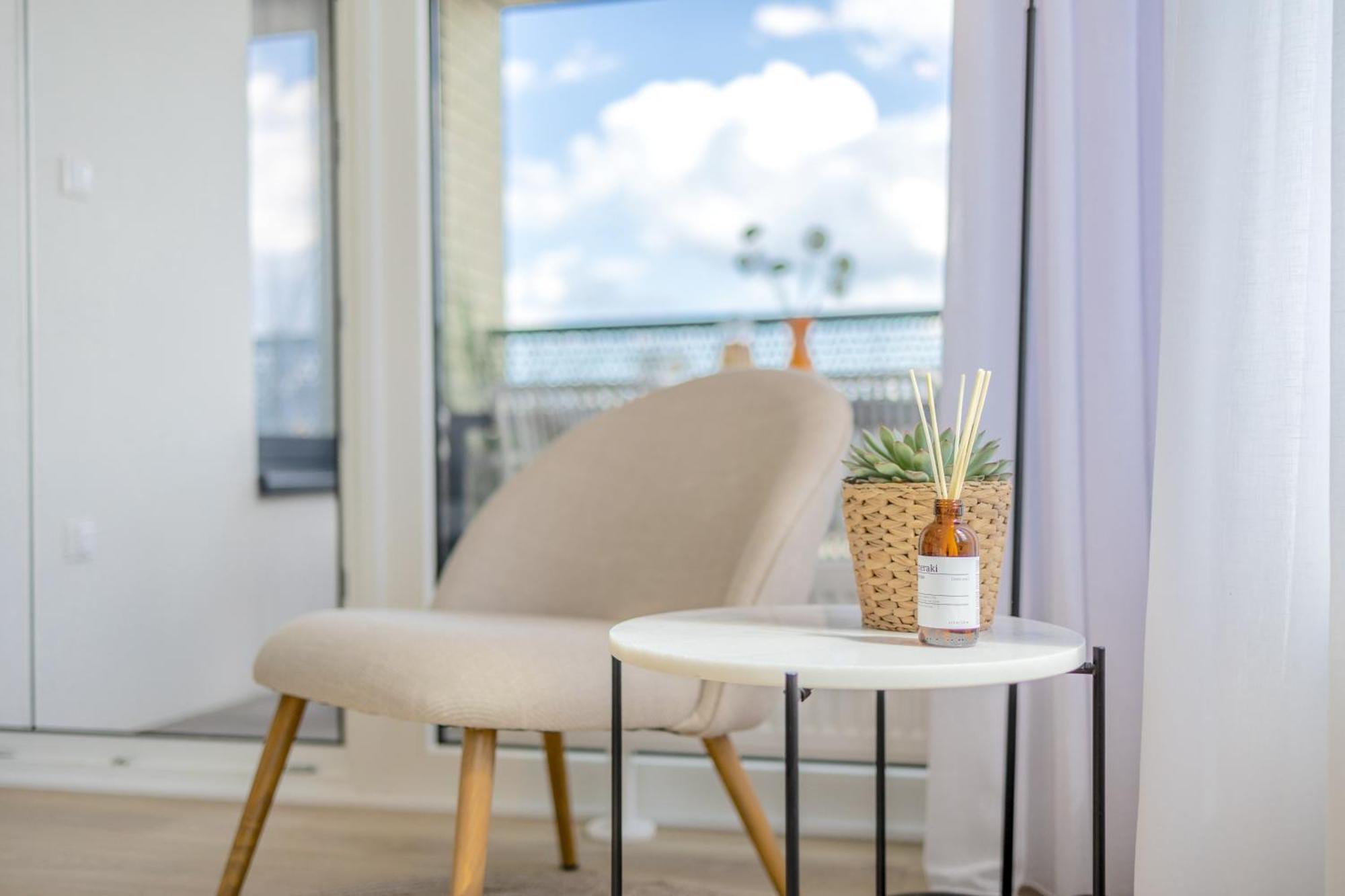 Bright 2br - 7th Floor, Balcony, Free Parking By Gravity Appartamento Praga